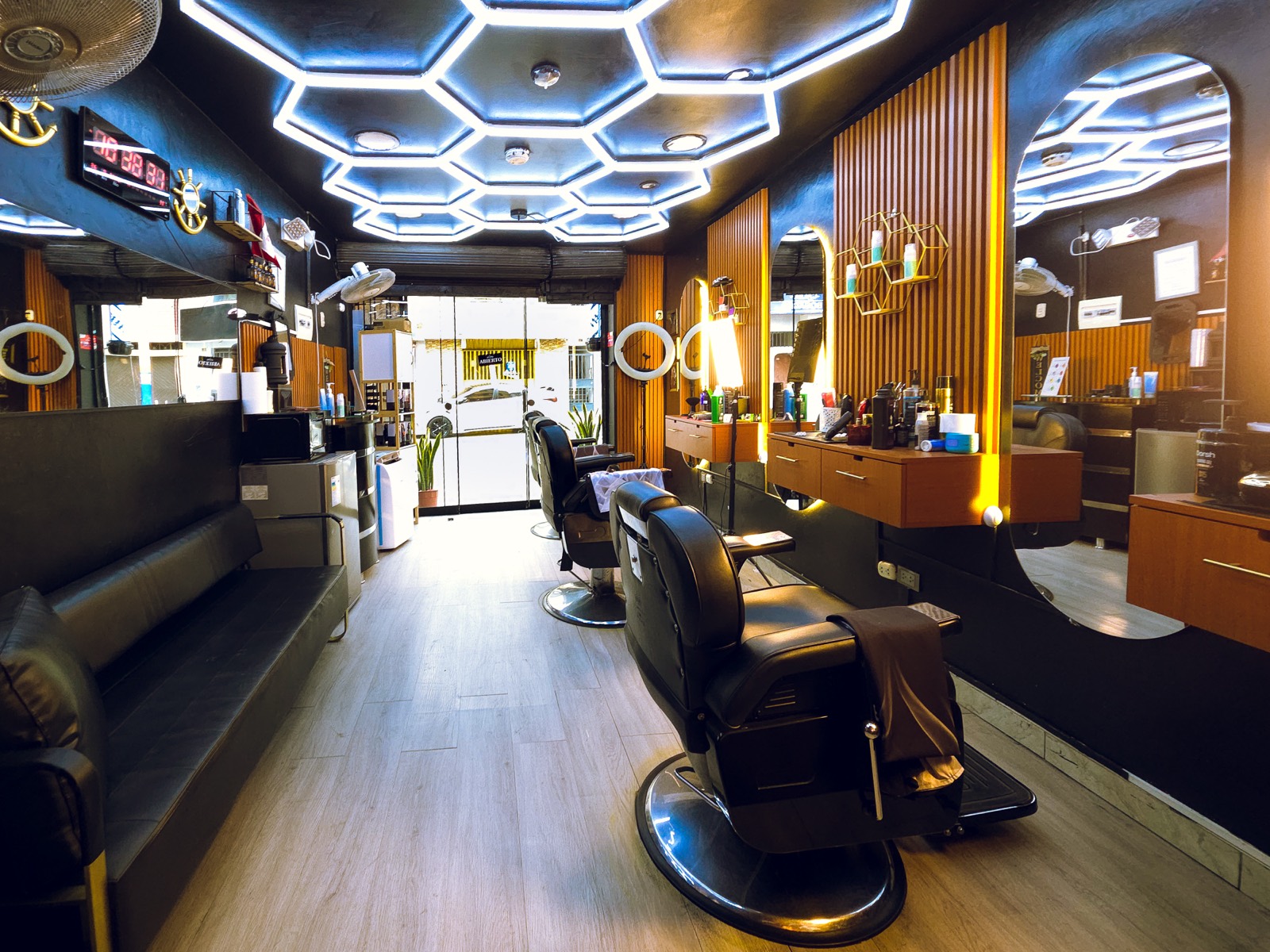 Interior del local de Cieza Barber Studio